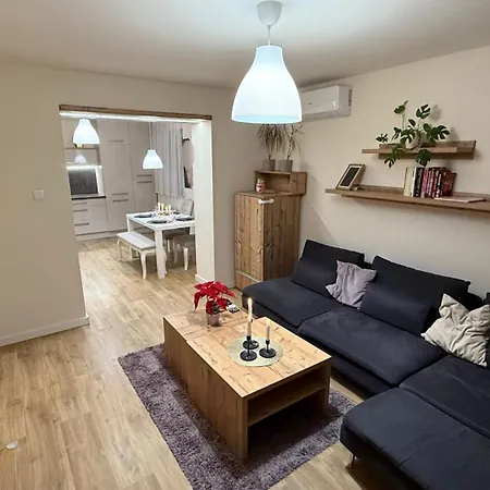 Stylovy 2 Izbovy L Stura Apartmán
